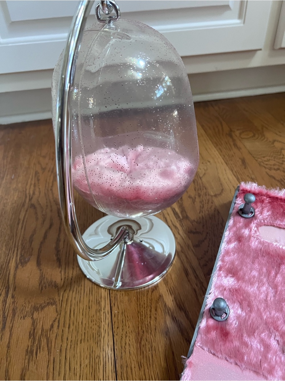 BRATZ Vintage Furry Pink Furniture set - Picture 6 of 8